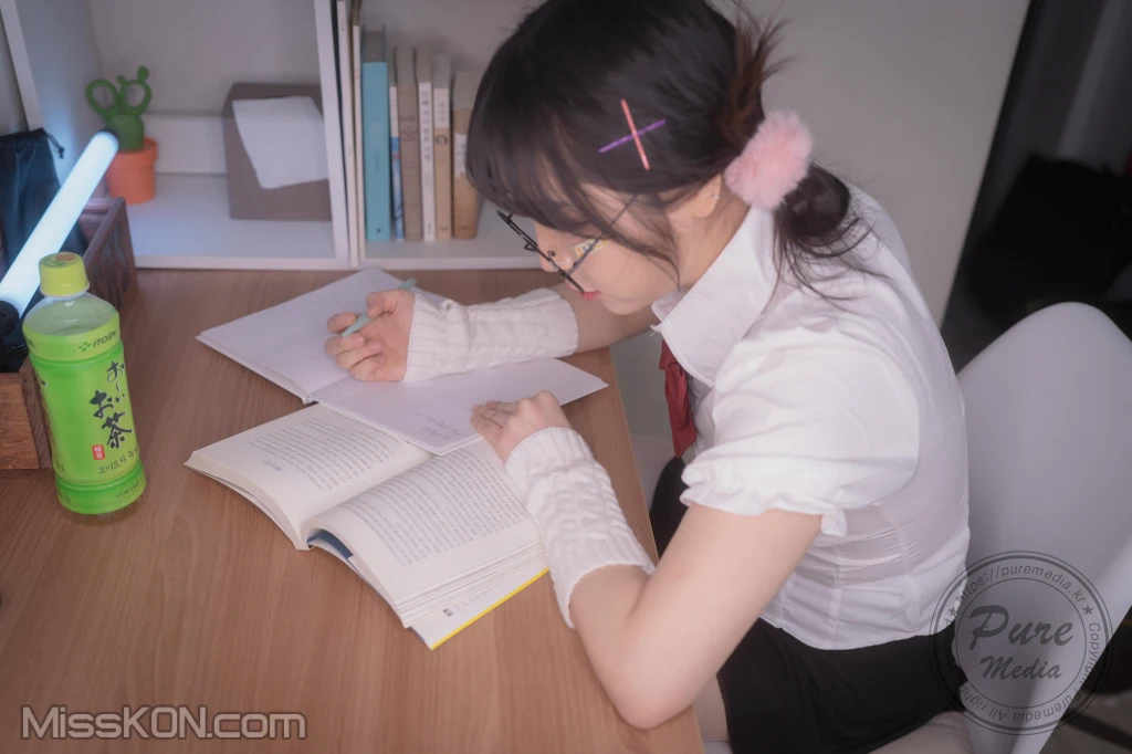 Pure Media Vol.276: Jelly (젤리) – Girl Trapped in a Rooftop Room (139 photos) – Page 7