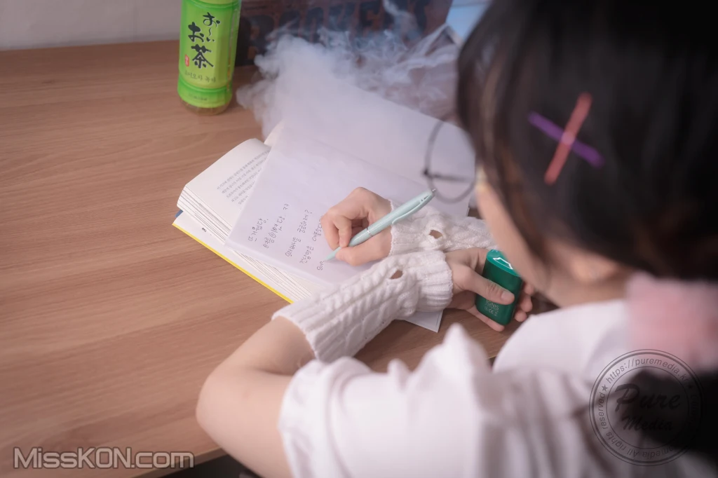 Pure Media Vol.276: Jelly (젤리) – Girl Trapped in a Rooftop Room (139 photos) – Page 7