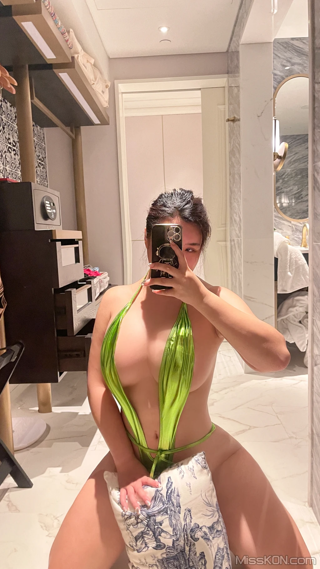 水蜜桃米米: 皮裙吊带袜 (86 photos) – Page 8