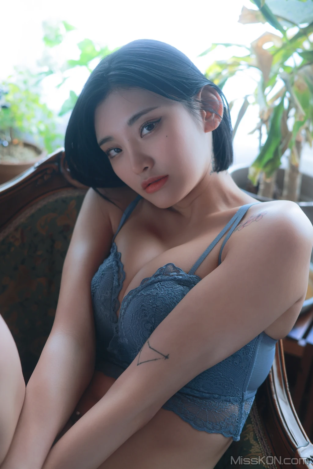 Sula (설아): Blue (169 photos + 2 videos) – Page 9