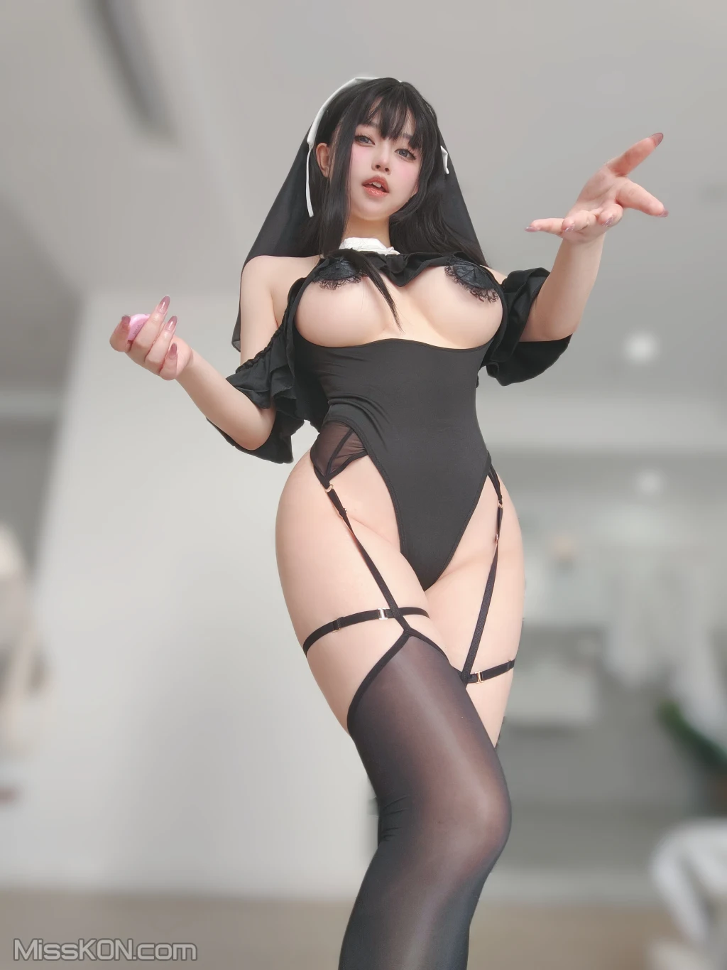 Coser@女主K: 修女② (100 photos )