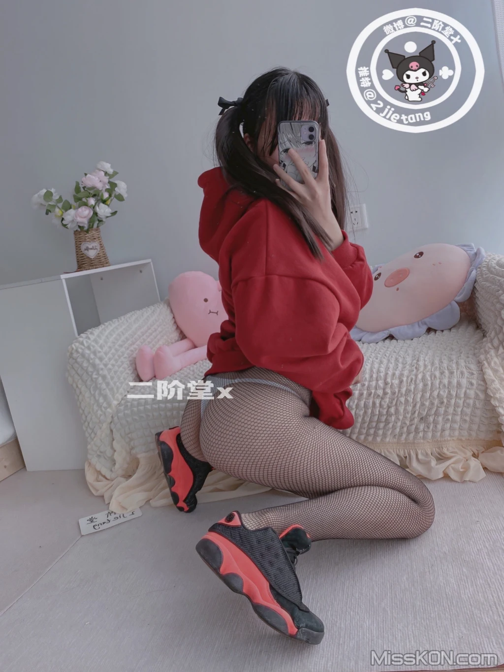 Coser@二阶堂: 红色外套 (83 photos)