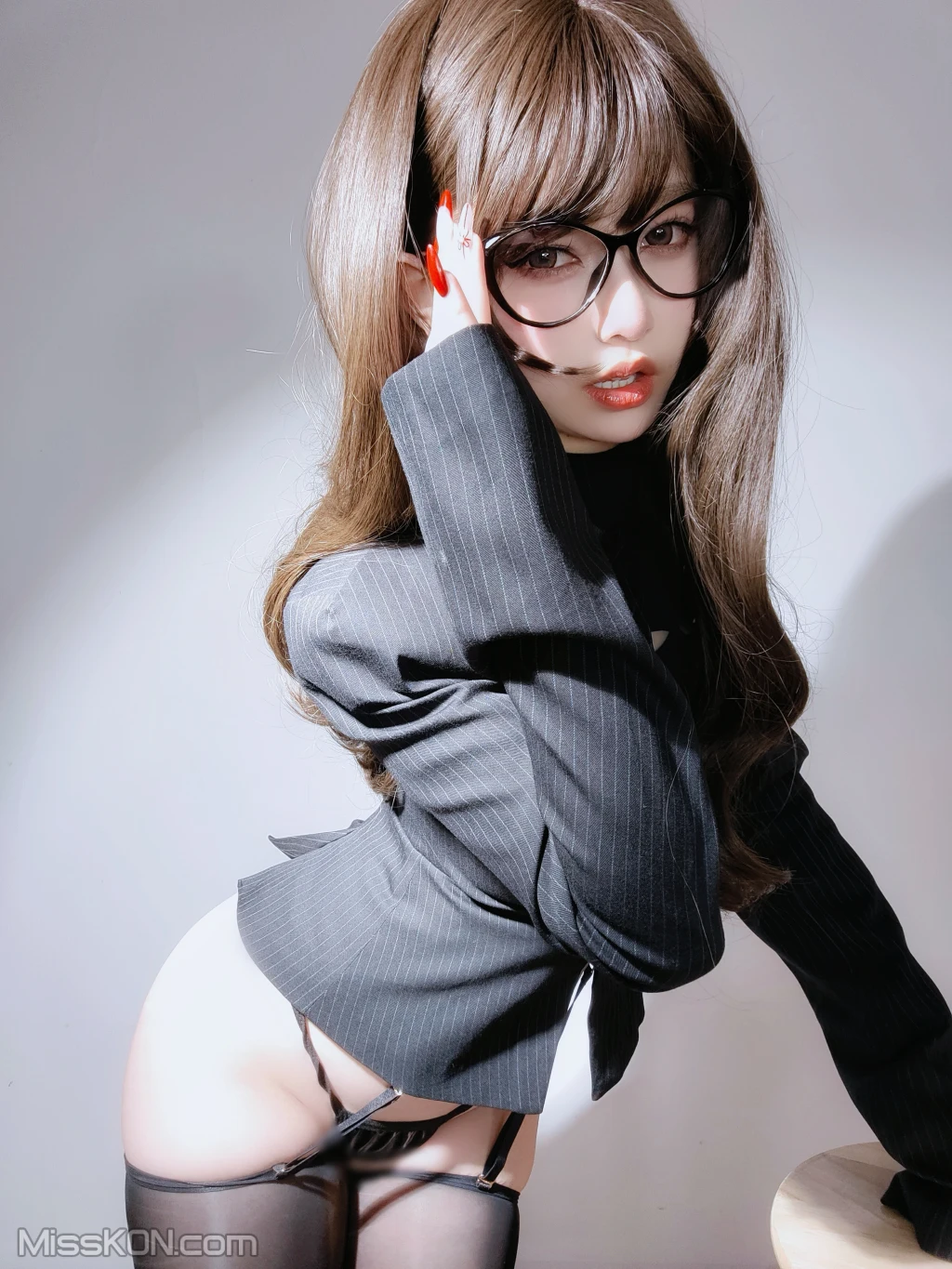 Coser@女主K: 秘书の丝袜 (93 photos )