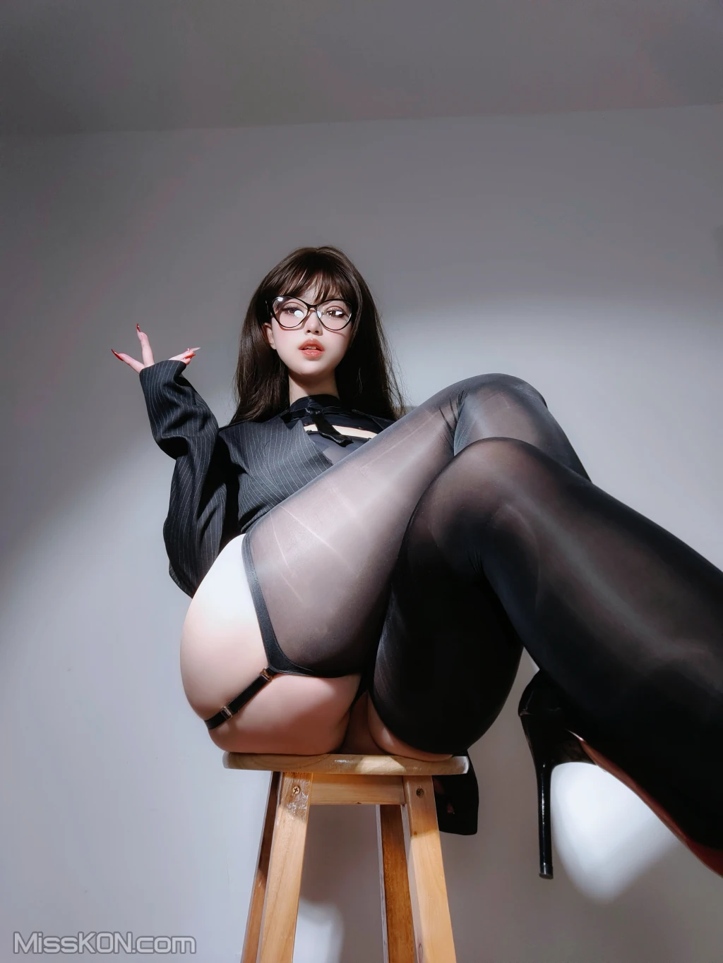 Coser@女主K: 秘书の丝袜 (93 photos )