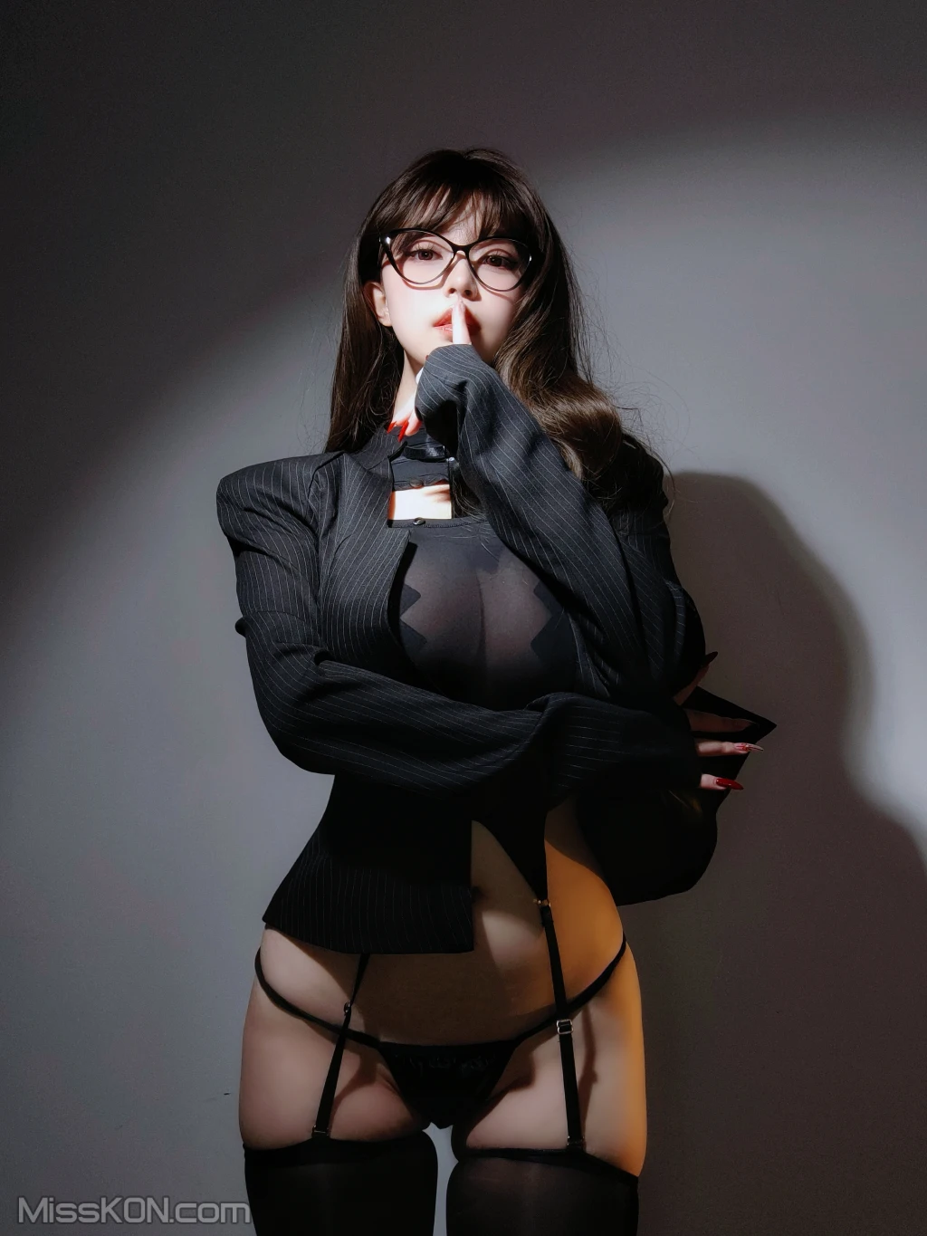 Coser@女主K: 秘书の丝袜 (93 photos )