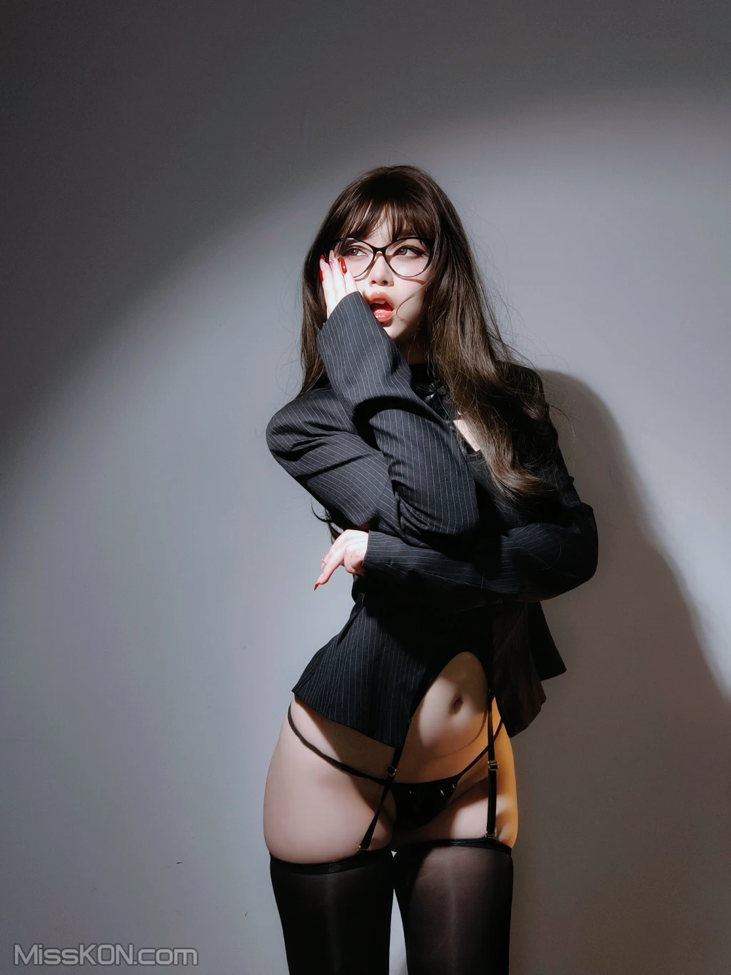 Coser@女主K: 秘书の丝袜 (93 photos )