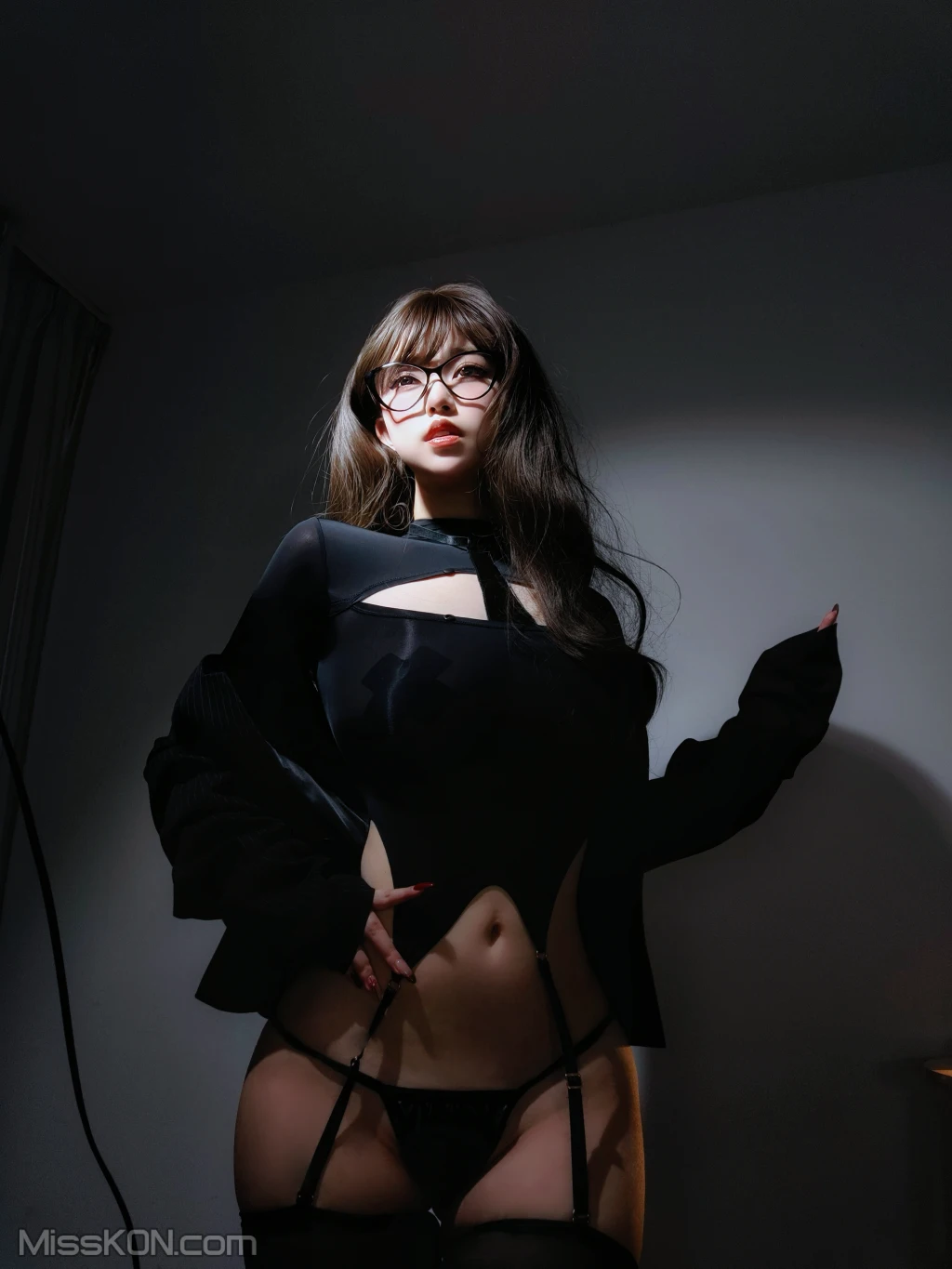 Coser@女主K: 秘书の丝袜 (93 photos )