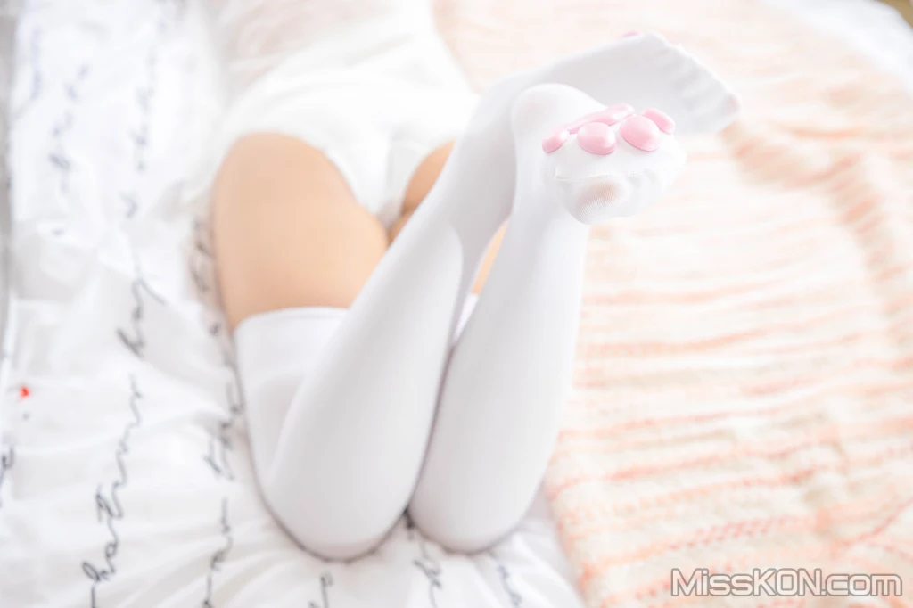 Coser@神楽坂真冬 Vol.066: 绝对企画-猫脚女仆《おかえり》 (150 photos + 2 videos) – Page 9