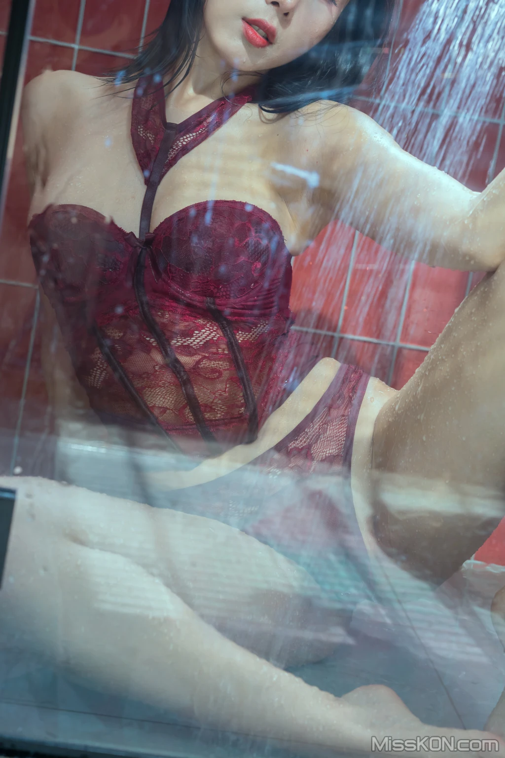 Coser@云溪溪 (Yunx1x1) Vol.077: 洗澡 红色情趣 (19 photos )