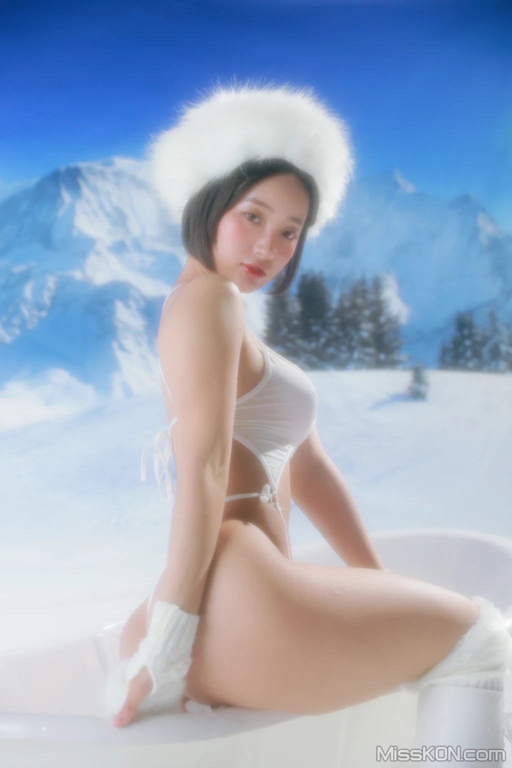 [Pinkpie] Booty Queen Vol.1: The Hot Body of a Lost Girl in Snow Garden (50 photos + 1 video) – Page 2
