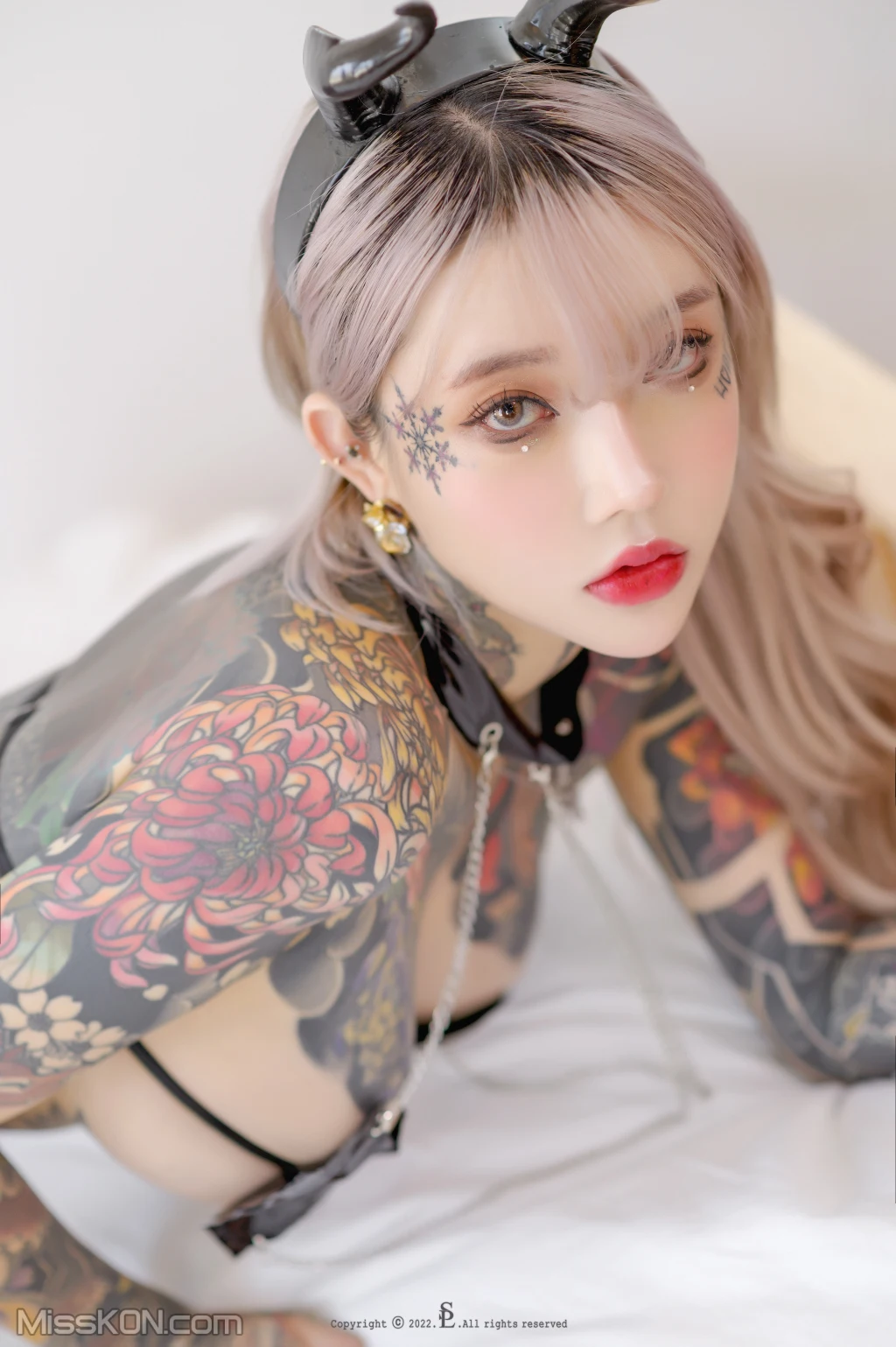 SAINT Photolife: YoKo – Saint and Devil (66 photos)