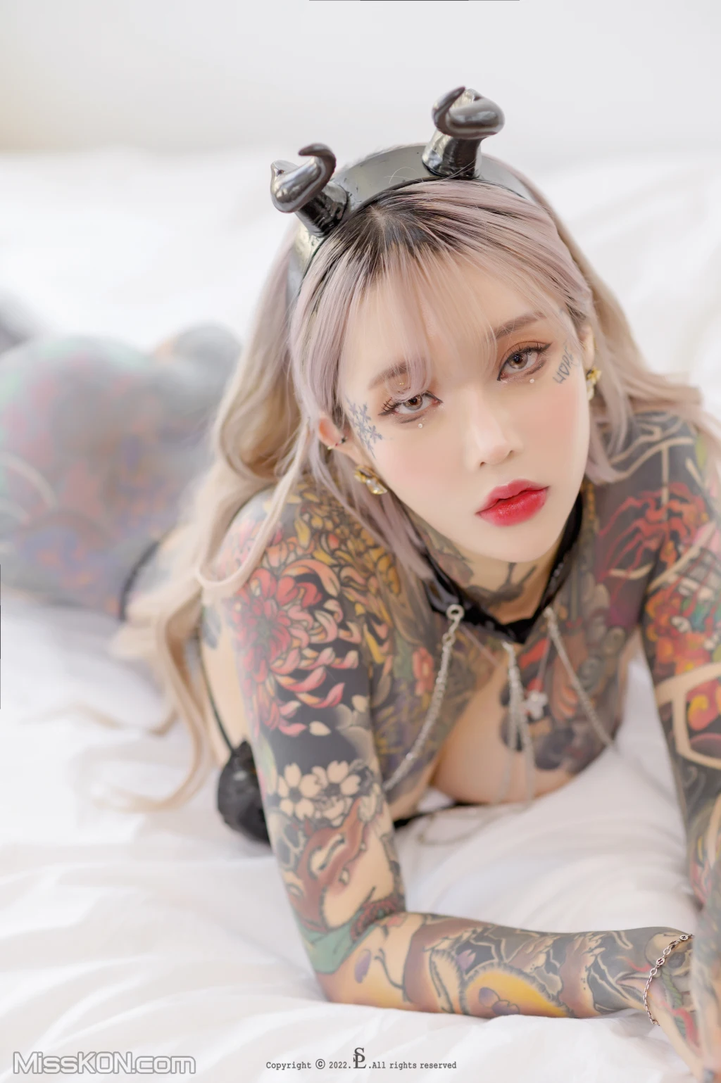 SAINT Photolife: YoKo – Saint and Devil (66 photos)