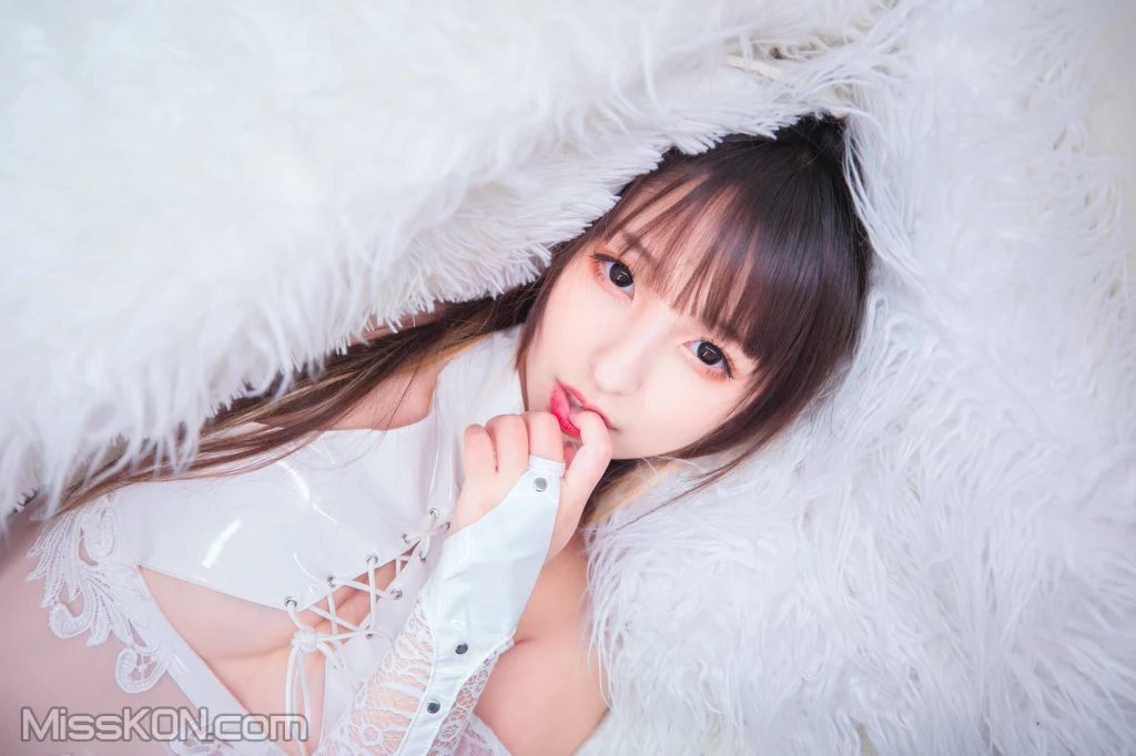 Coser@神楽坂真冬 Vol.068: 绝对企画-黑白旗袍《風と月》 (150 photos + 2 videos) – Page 12