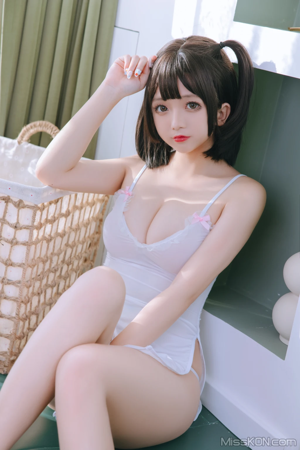 Coser@日奈娇: 湿身小白裙 (97 photos)