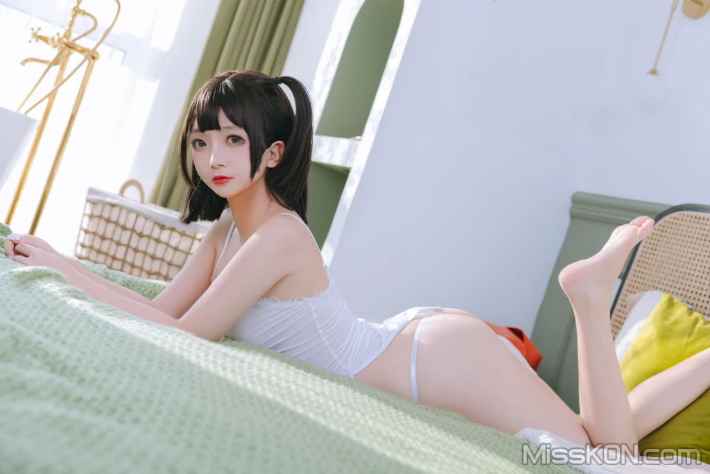 Coser@日奈娇: 湿身小白裙 (97 photos)