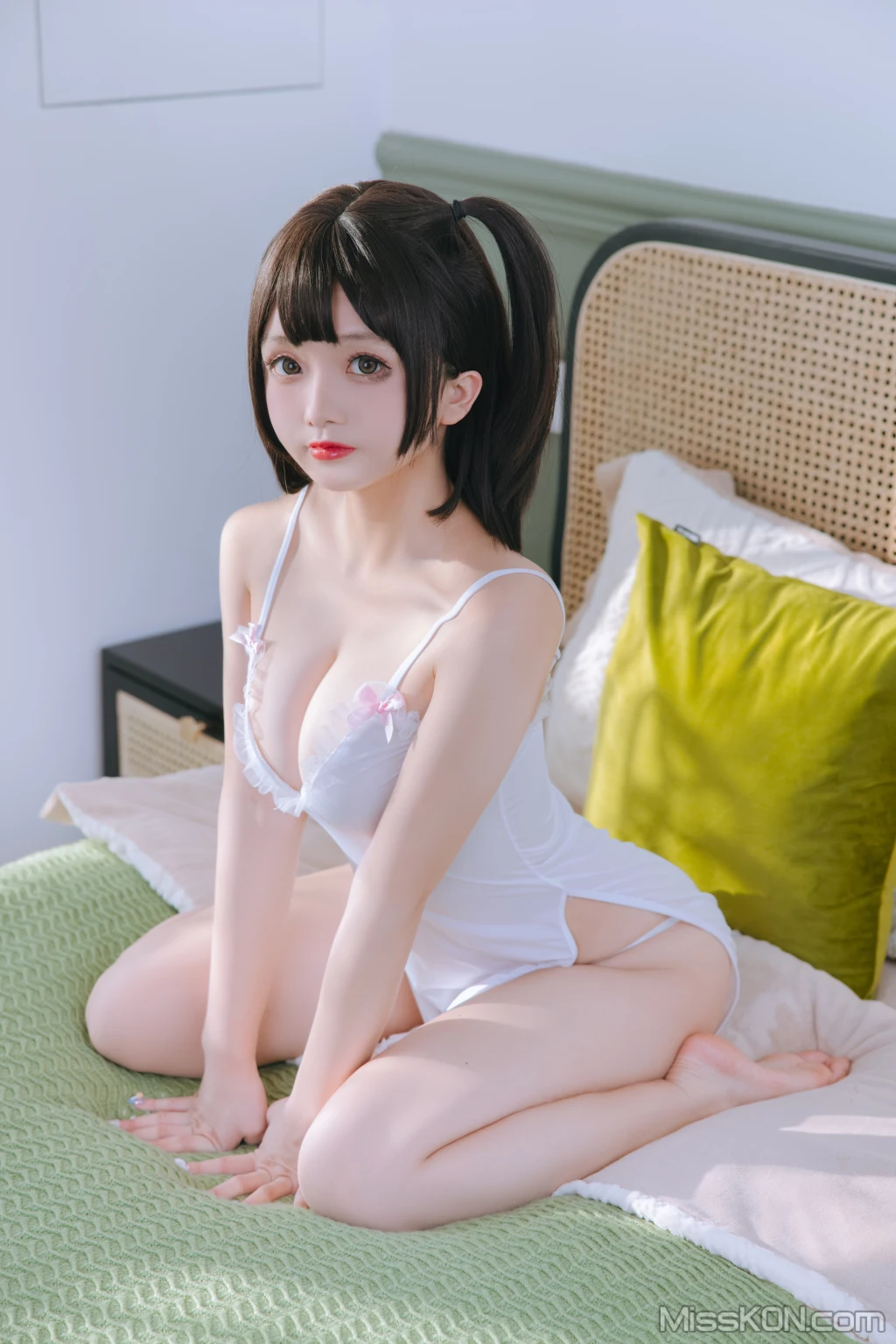 Coser@日奈娇: 湿身小白裙 (97 photos)