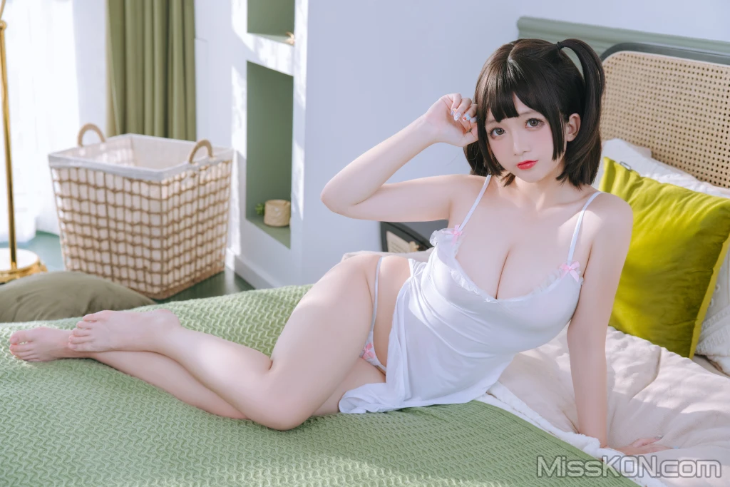 Coser@日奈娇: 湿身小白裙 (97 photos)