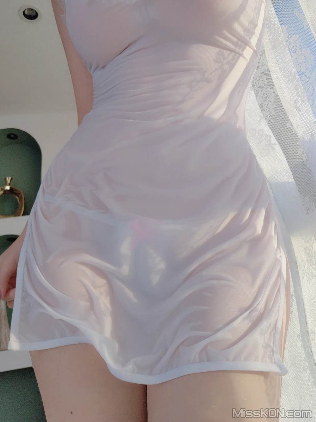 Coser@日奈娇: 湿身小白裙 (97 photos)