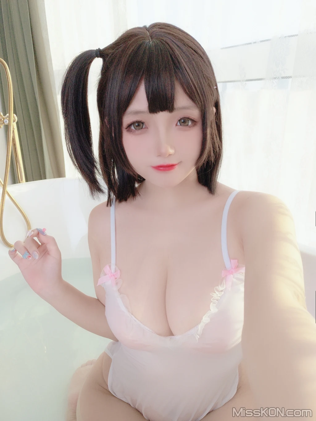 Coser@日奈娇: 湿身小白裙 (97 photos)