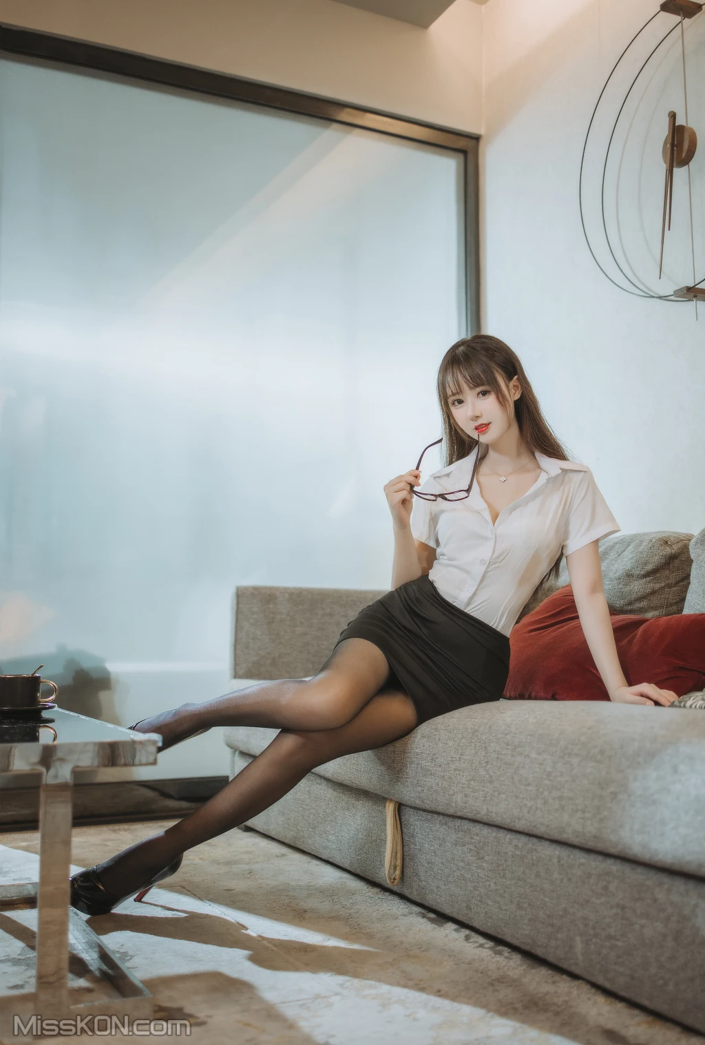 Coser@羽生三未: 黑丝包臀OL (40 photos) – Page 4