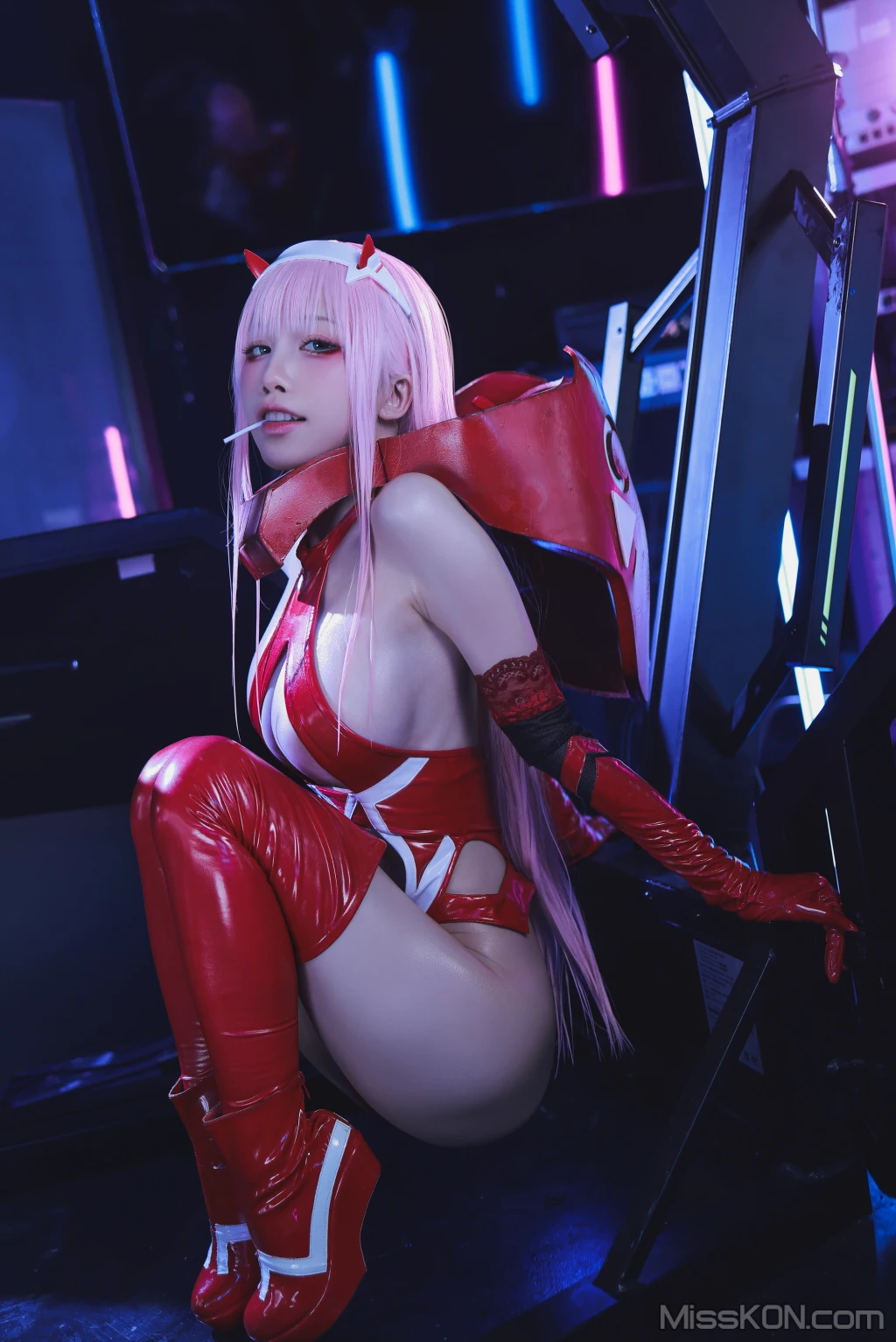 Coser@水淼Aqua: Zero Two (81 photos)