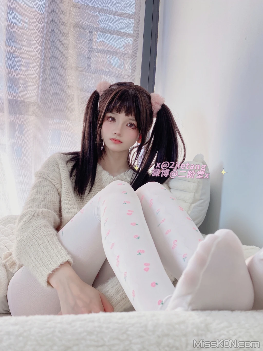Coser@二阶堂: 白丝毛衣 (50 photos)