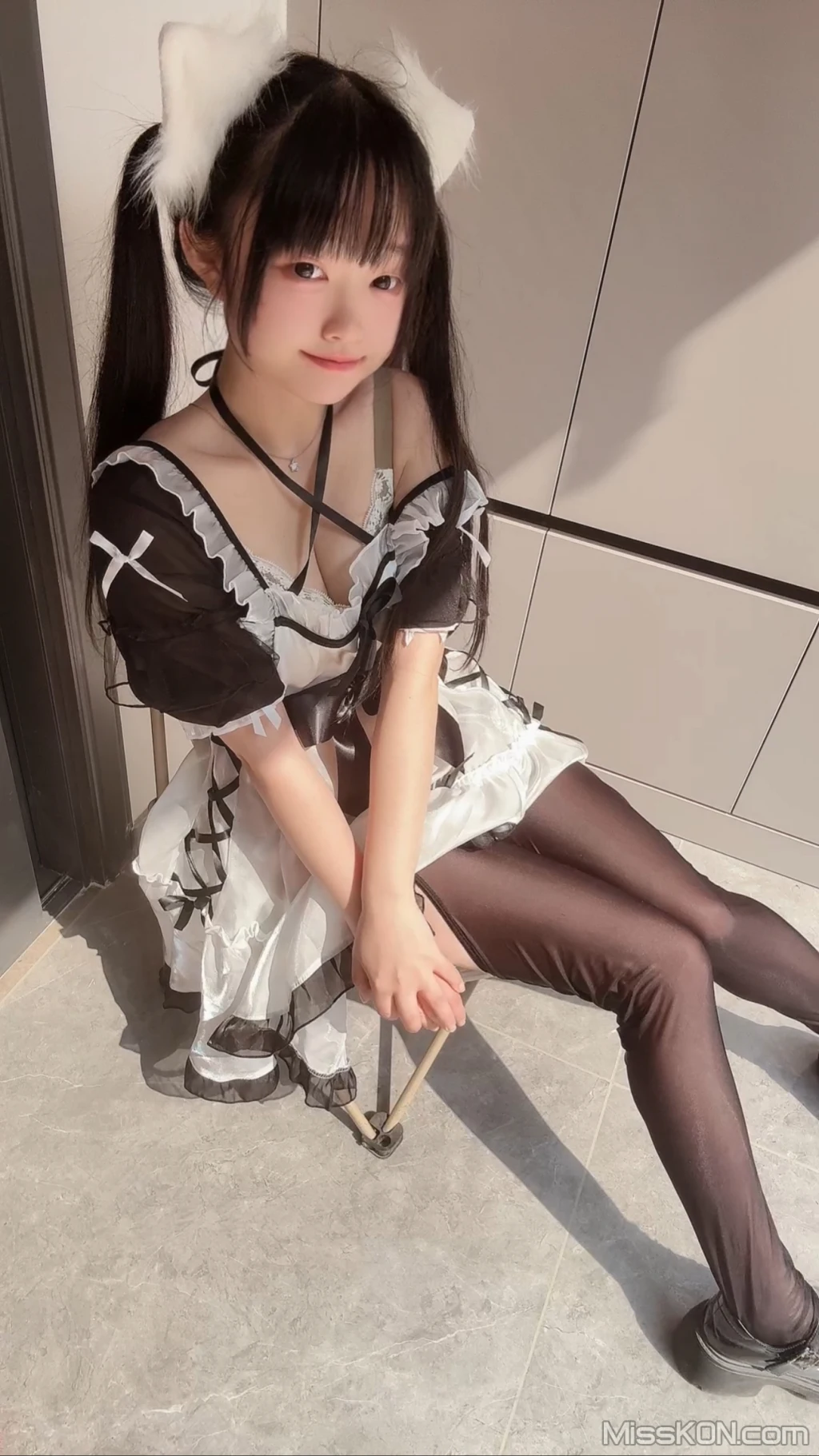 Coser@神沢永莉: 主人喜欢这套吗 (63 photos )