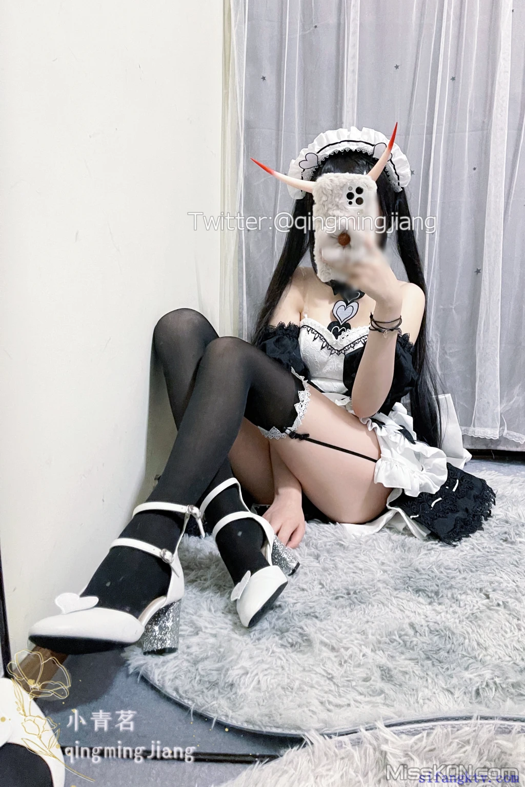 Coser@小青茗: 黑丝女仆 (42 photos + 1 video)
