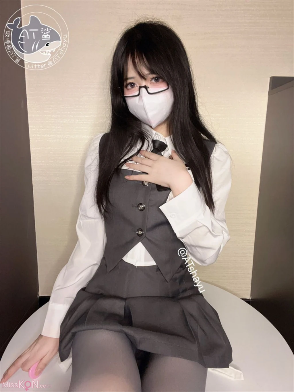 Coser@AT鲨: 真空灰色裤袜 (50 photos)