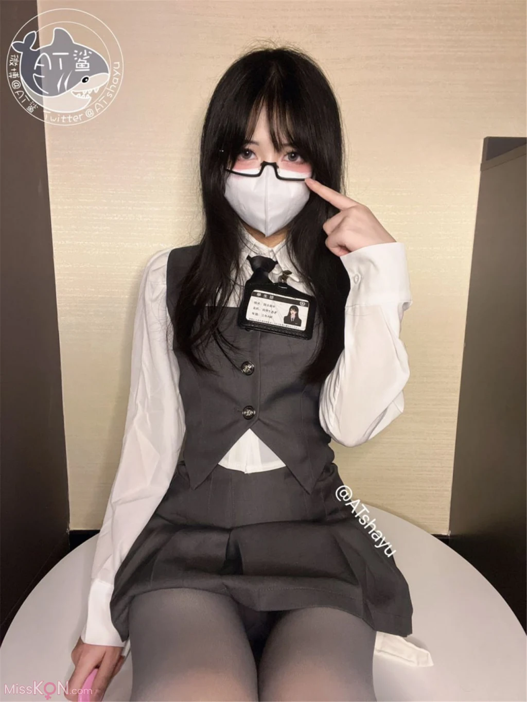 Coser@AT鲨: 真空灰色裤袜 (50 photos)