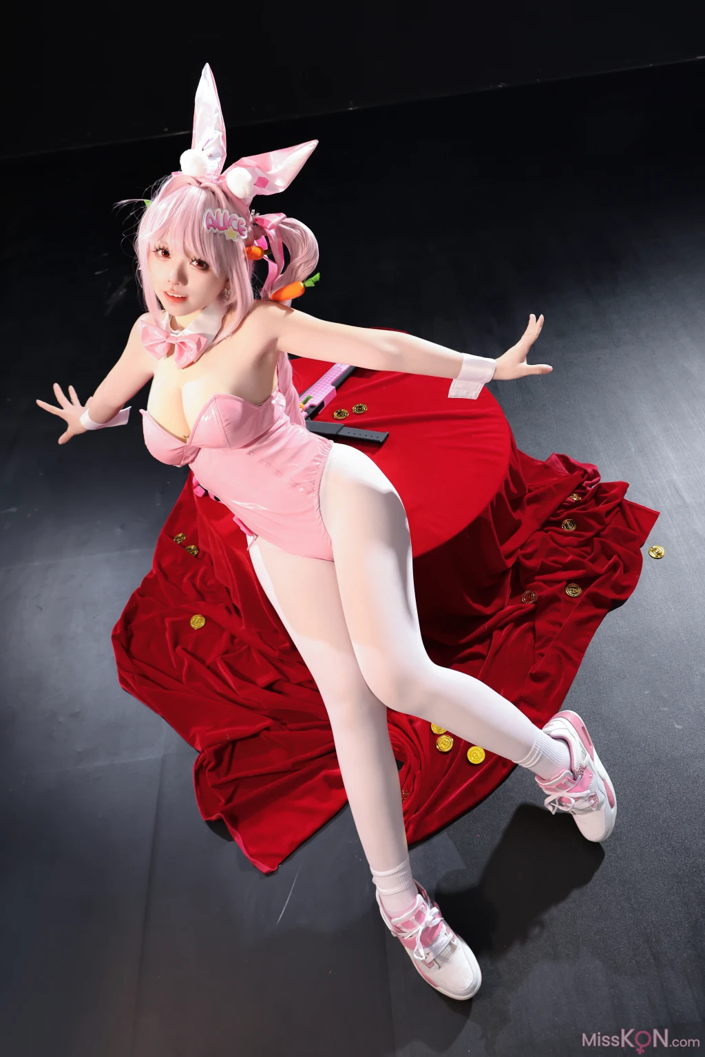 Coser@G44不会受伤: 爱丽丝兔女郎 (15 photos)