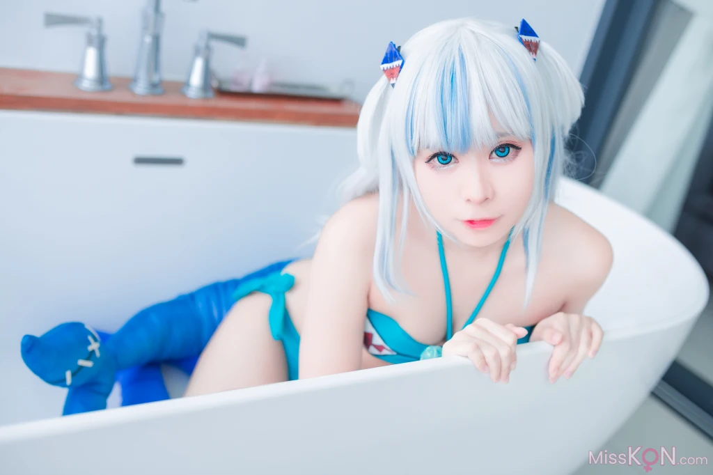 Coser@MeenFox: Gawr Gura Swim (40 photos)