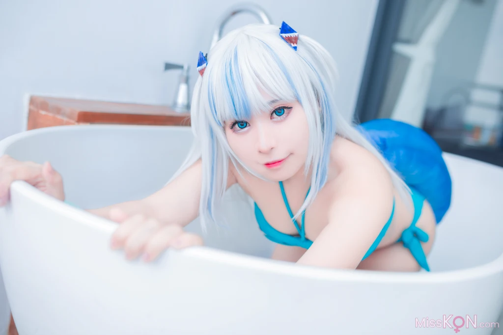Coser@MeenFox: Gawr Gura Swim (40 photos)