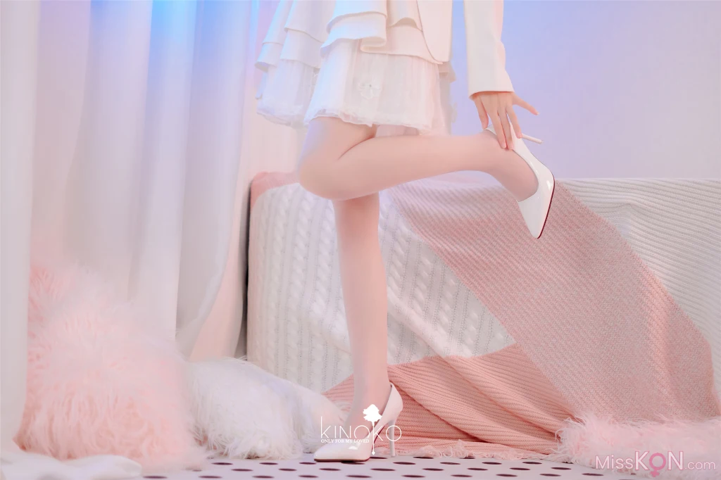Coser@铃木美咲 (Misaki Suzuki): 520白丝情人节 (44 photos)