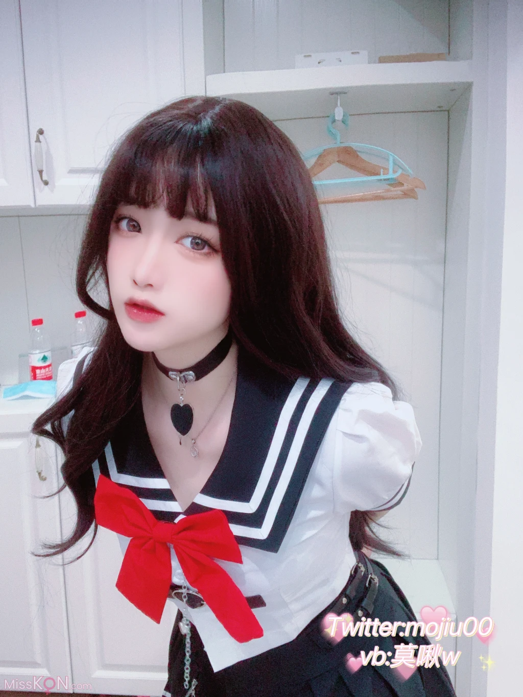 Coser@莫啾w: 露脸JK红丝袜 (32 photos)