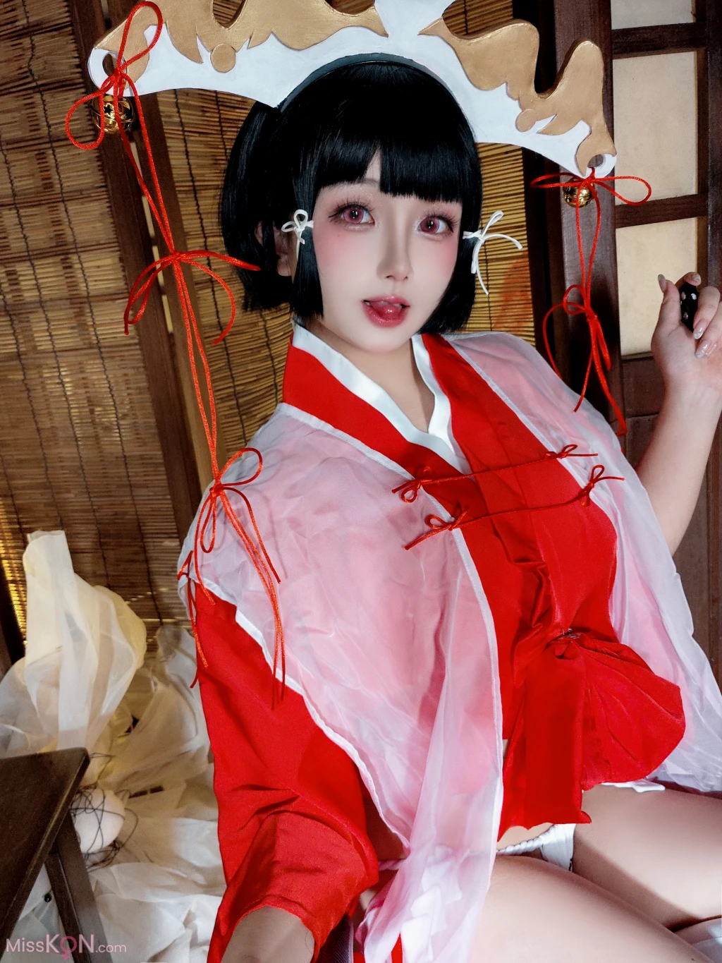 Coser@日奈娇: 辉夜巫女 (130 photos )