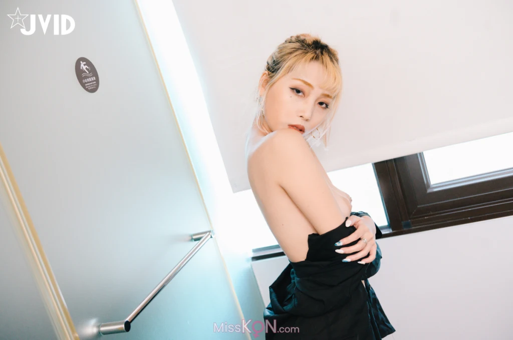 [JVID] Stacy: 粉嫩嫩的女秘書 (106 photos)