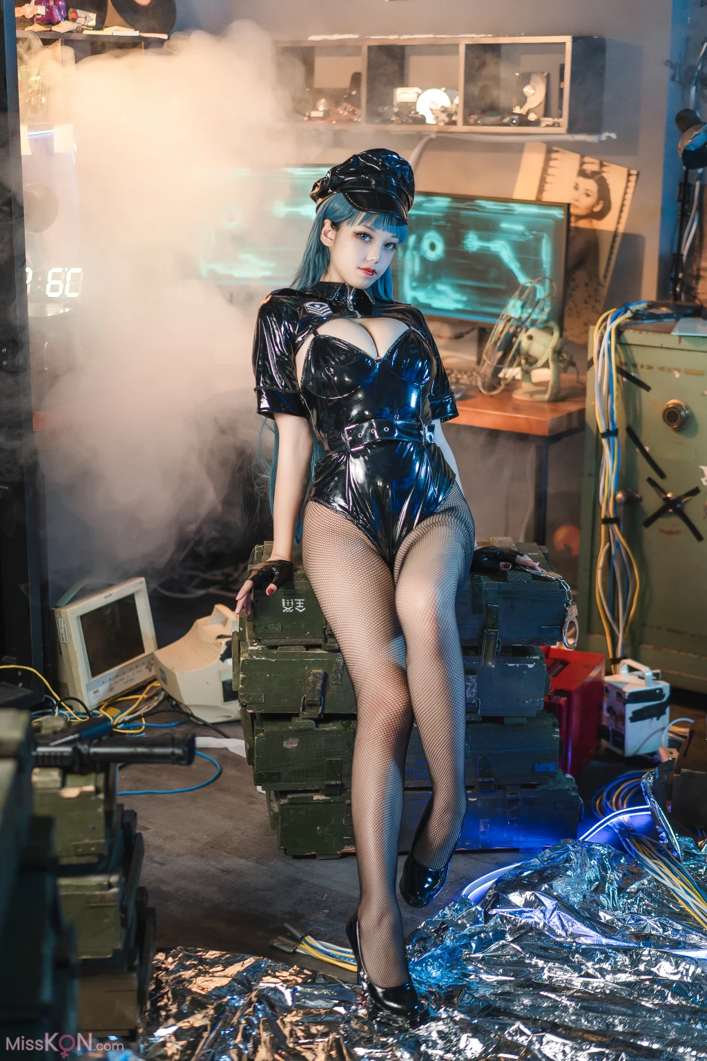 Coser@蜜汁猫裘: 胶衣女警 (51 photos) – Page 2