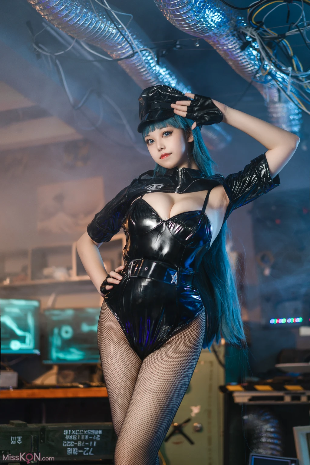 Coser@蜜汁猫裘: 胶衣女警 (51 photos) – Page 5
