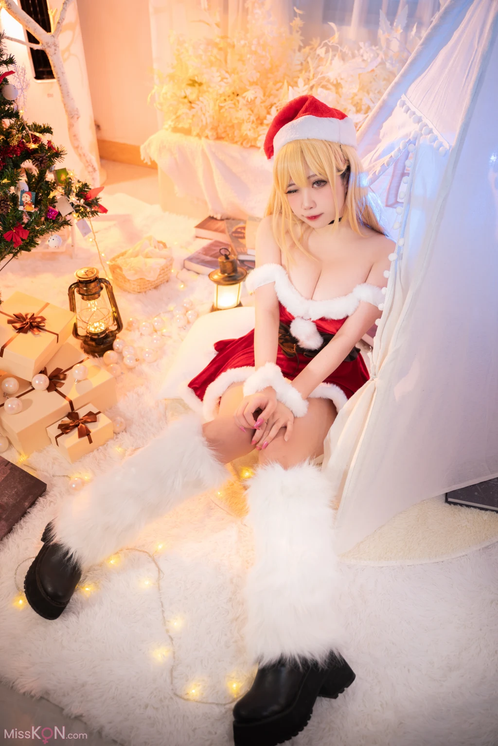 Coser@贞子蜜桃: 喜多川夢海 圣诞 (70 photos )
