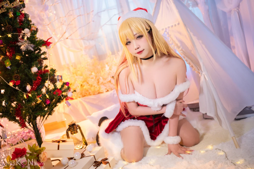 Coser@贞子蜜桃: 喜多川夢海 圣诞 (70 photos )