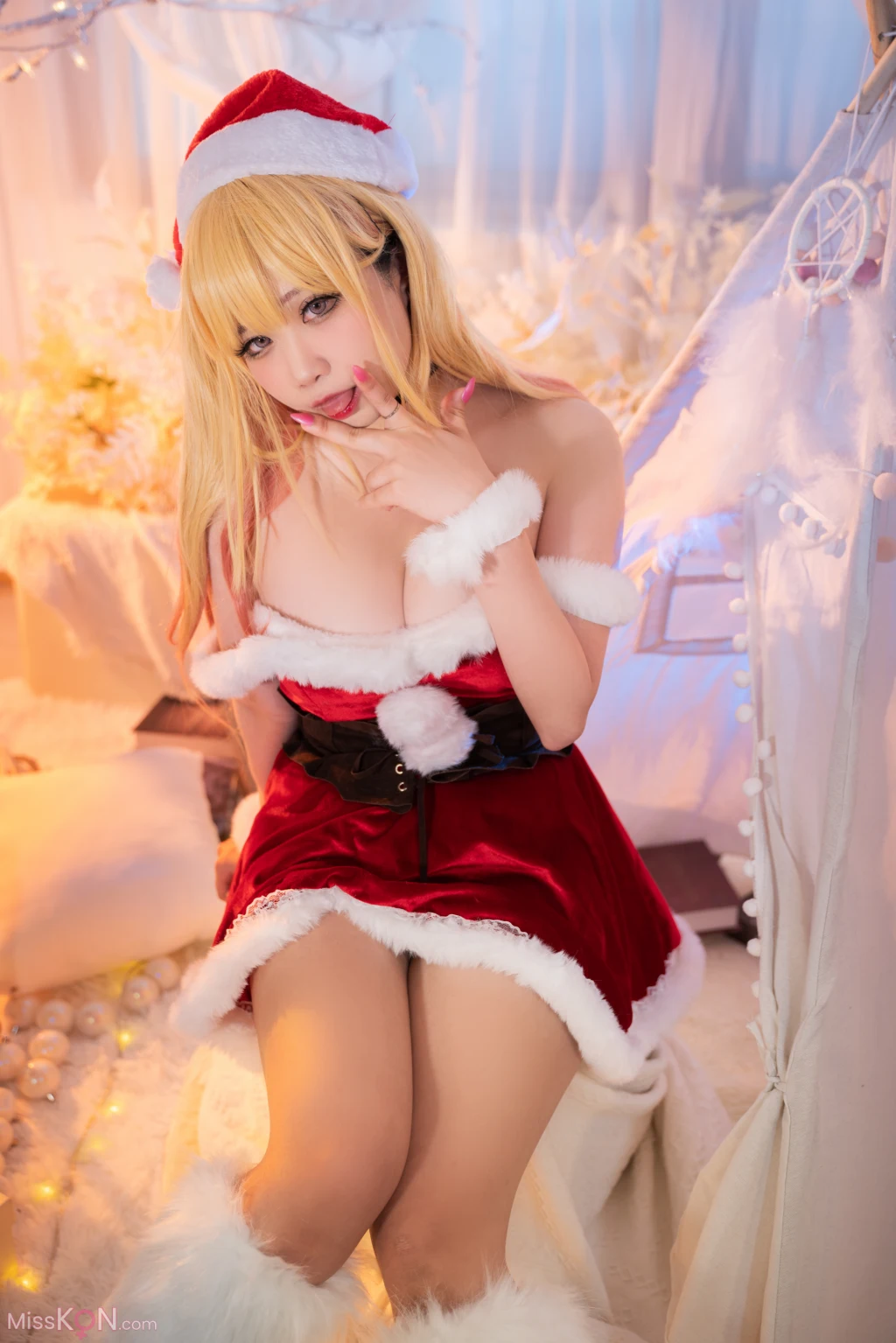 Coser@贞子蜜桃: 喜多川夢海 圣诞 (70 photos )