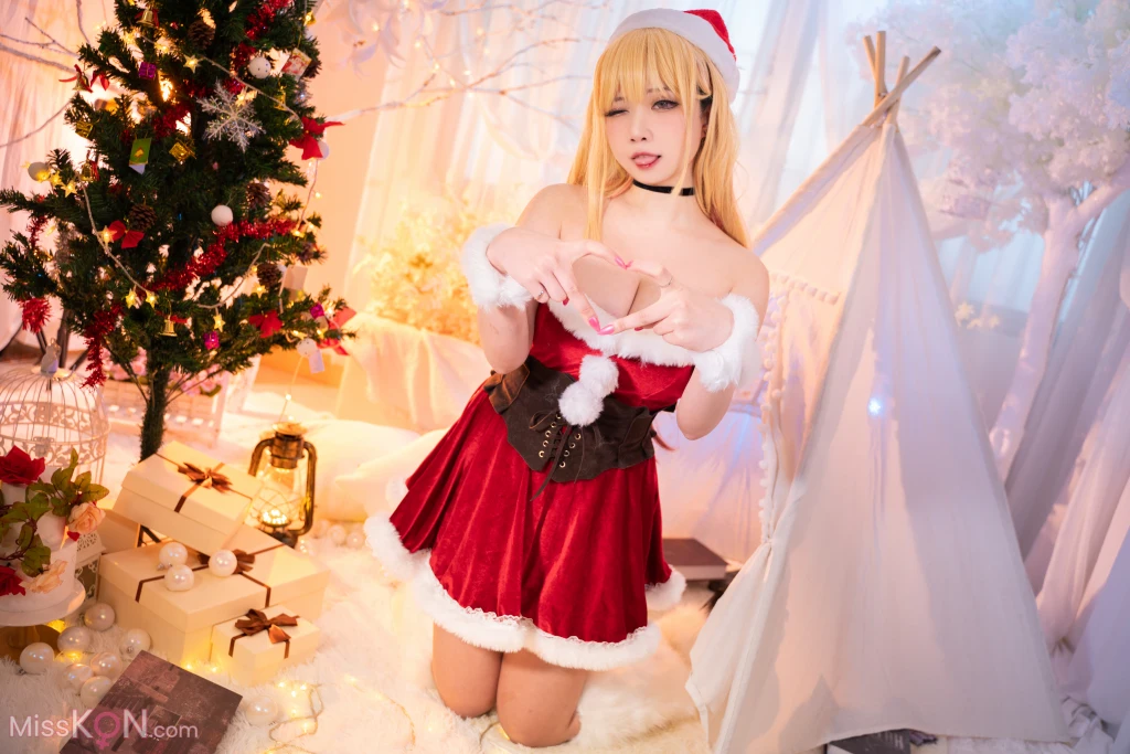 Coser@贞子蜜桃: 喜多川夢海 圣诞 (70 photos )