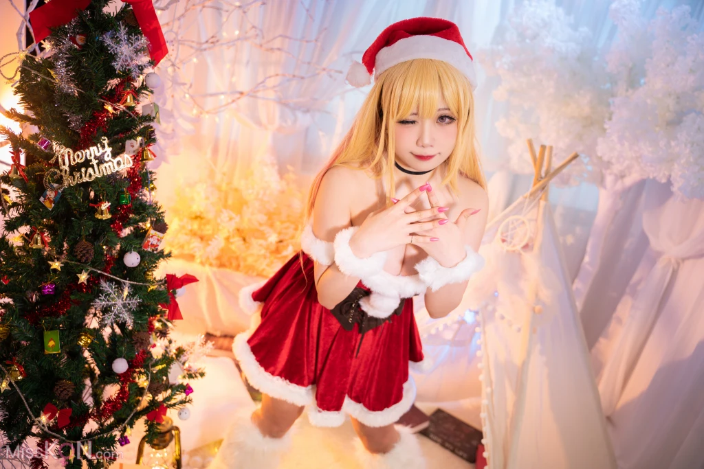 Coser@贞子蜜桃: 喜多川夢海 圣诞 (70 photos )