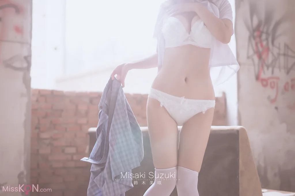 Coser@铃木美咲 (Misaki Suzuki): 绝对领域——露出！白丝过膝袜才是最棒的诱惑 (32 photos )