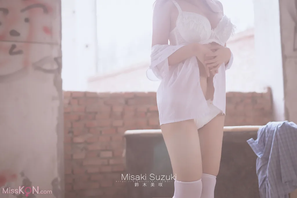 Coser@铃木美咲 (Misaki Suzuki): 绝对领域——露出！白丝过膝袜才是最棒的诱惑 (32 photos )