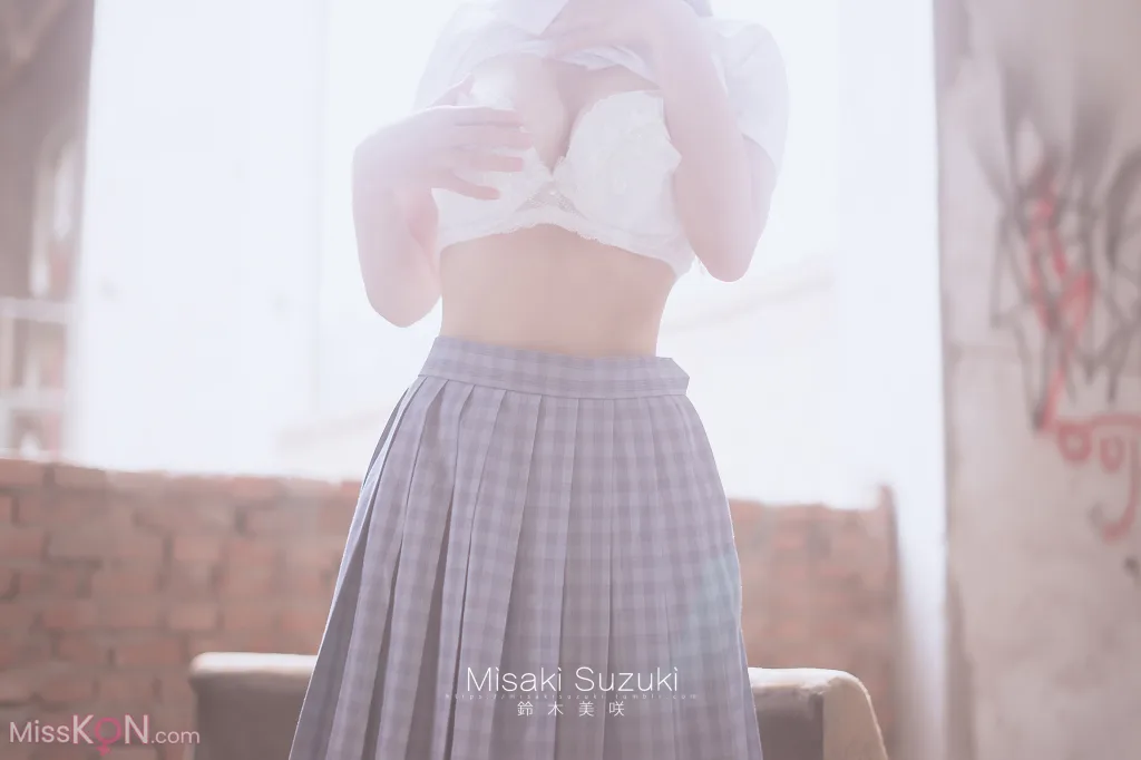 Coser@铃木美咲 (Misaki Suzuki): 绝对领域——露出！白丝过膝袜才是最棒的诱惑 (32 photos )