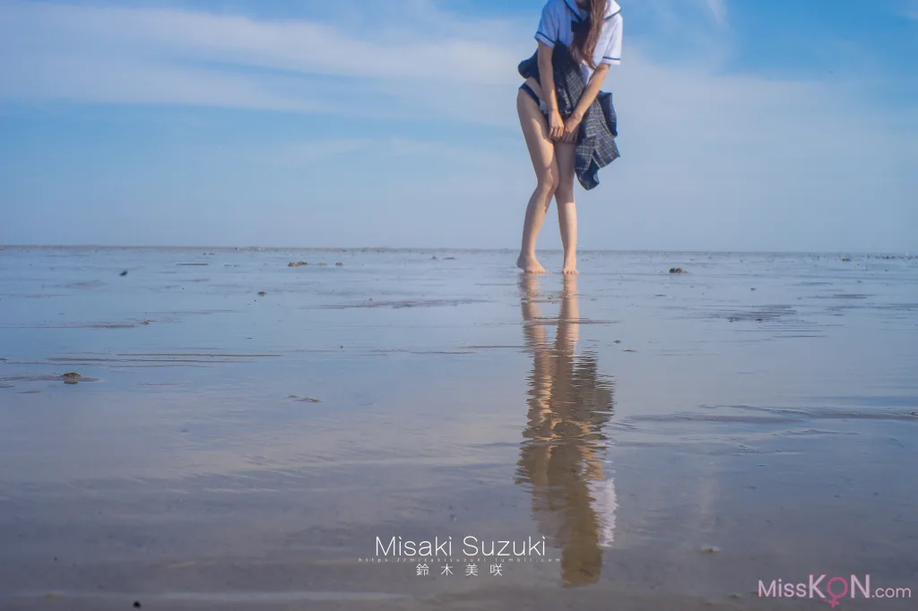 Coser@铃木美咲 (Misaki Suzuki): 少女的界限——露出！绝对不能被发现 (32 photos )