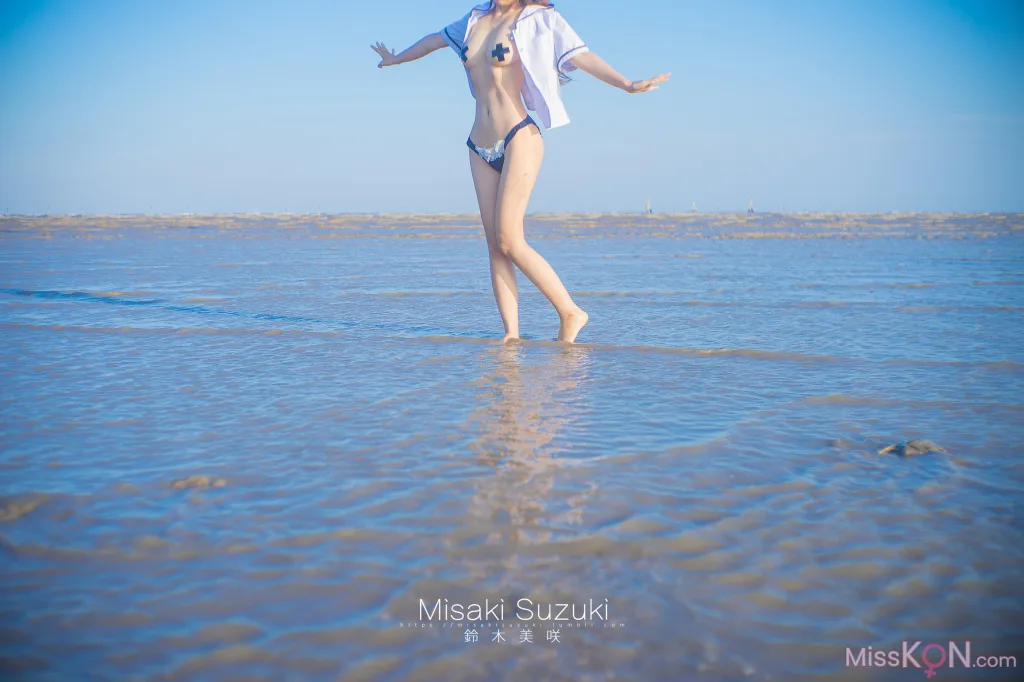Coser@铃木美咲 (Misaki Suzuki): 少女的界限——露出！绝对不能被发现 (32 photos )