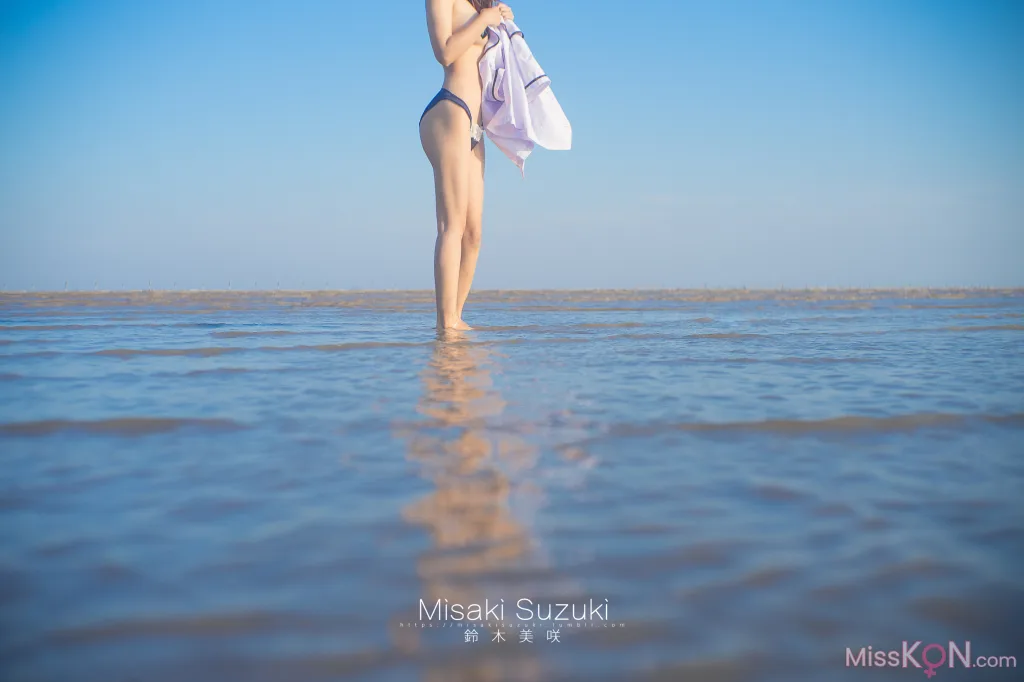 Coser@铃木美咲 (Misaki Suzuki): 少女的界限——露出！绝对不能被发现 (32 photos )